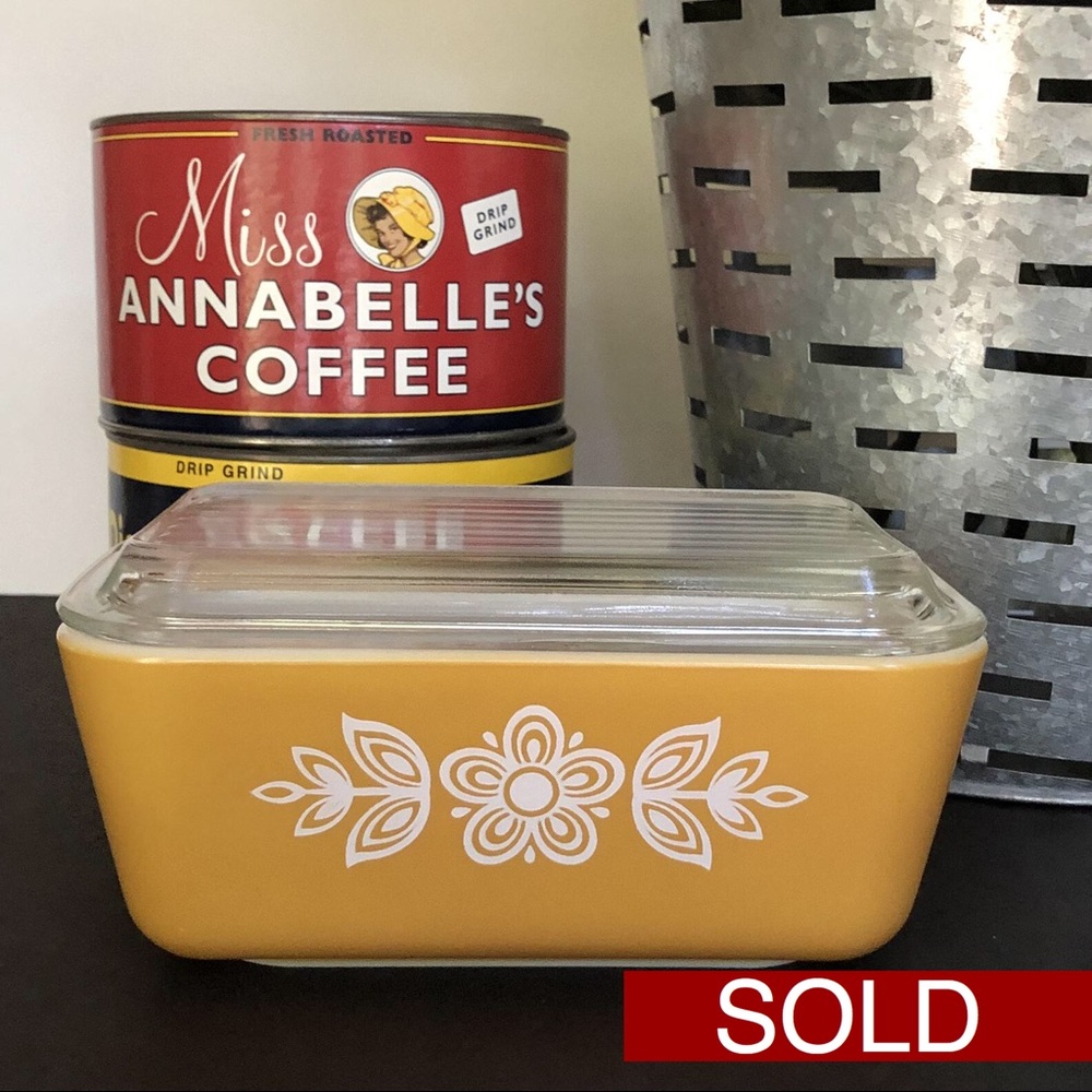 Vintage Pyrex Refrigerator Dish+Lid BUTTERFLY GOLD